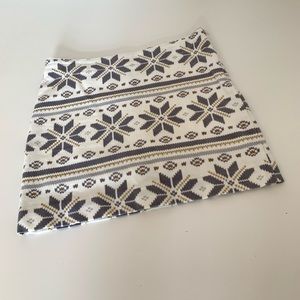 Gymboree winter skirt in white and gray snowflakes